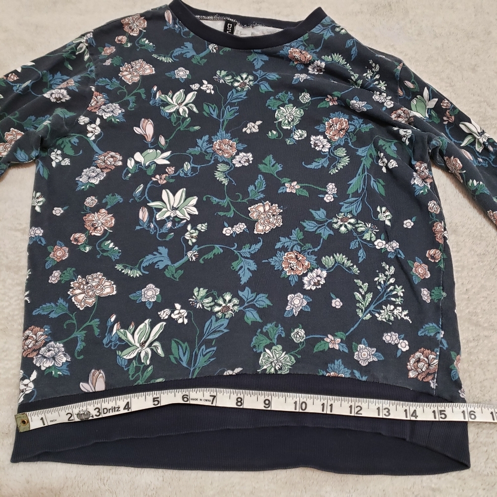 H&M Divided Cotton Navy Floral Crewneck - Picture 11 of 13